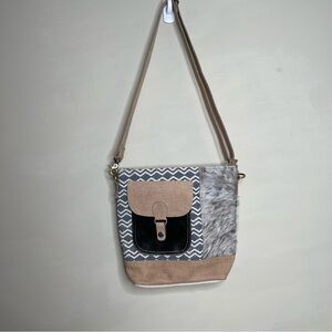 Travelteli Desert Bag with Cowhide fur